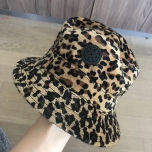 Wesc leopard bucket hat